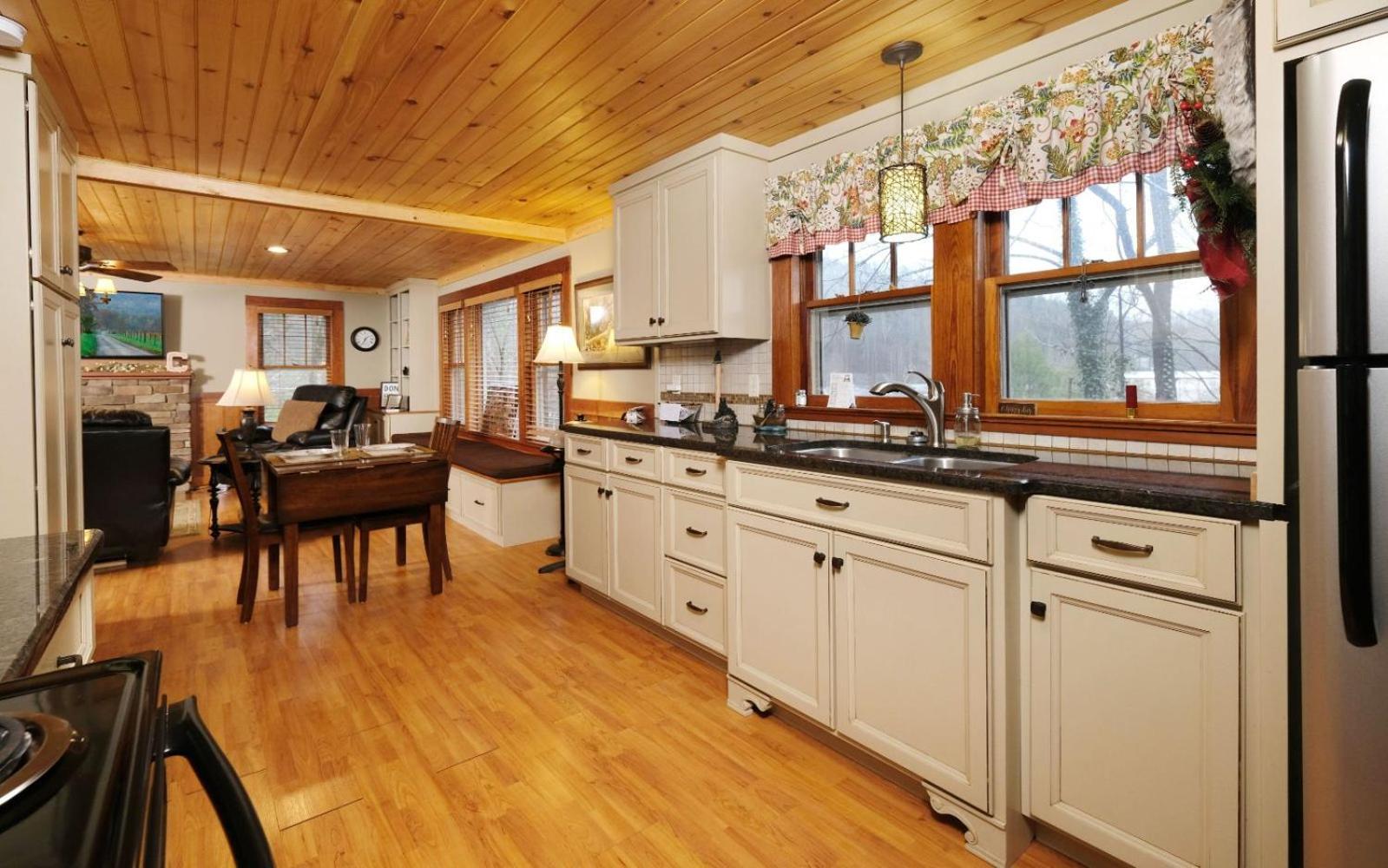 Karens Cozy Cottage ガトリンバーグ エクステリア 写真