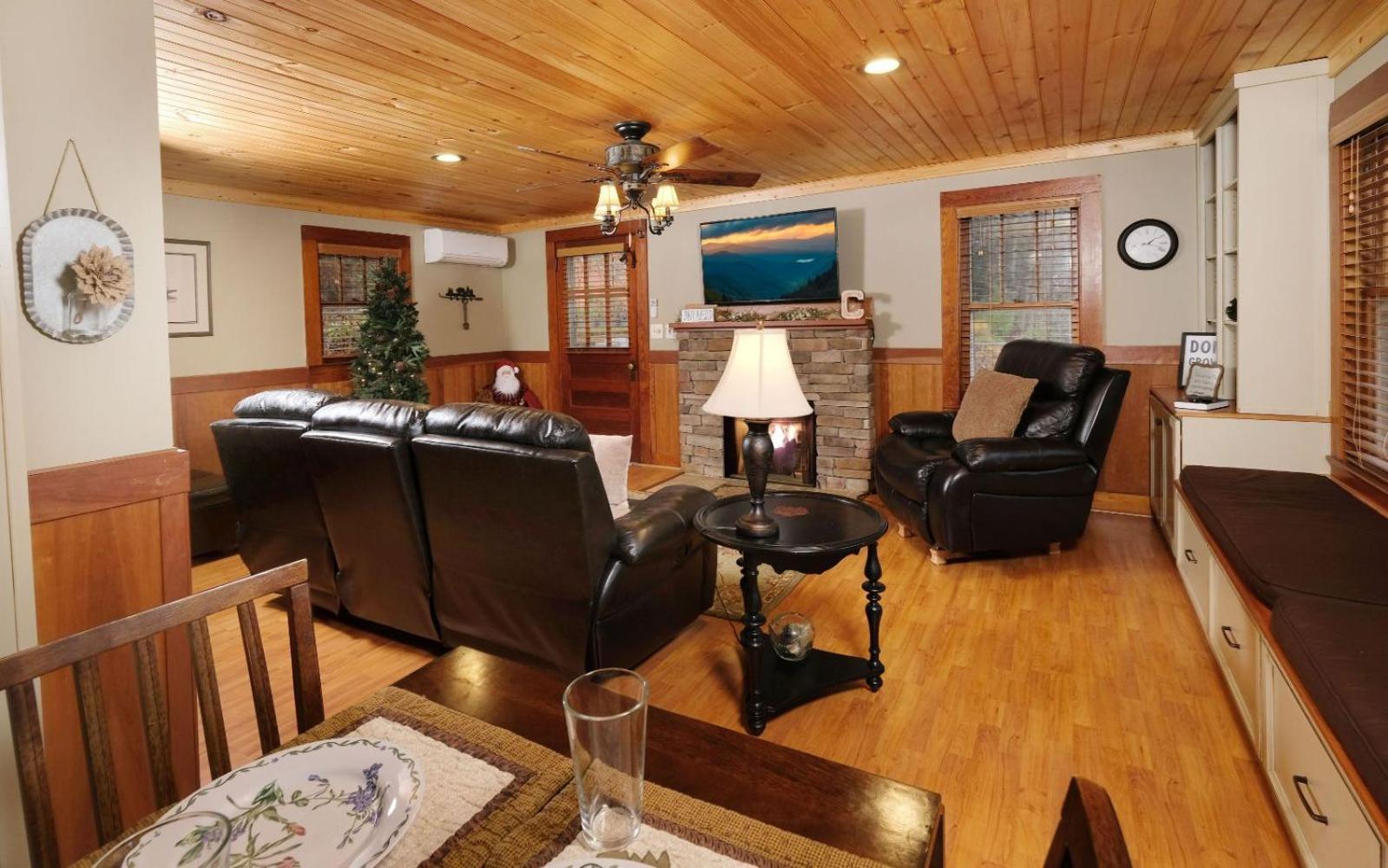 Karens Cozy Cottage ガトリンバーグ エクステリア 写真